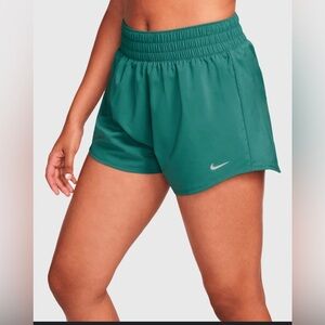 Girls Nike One Loose Fit Green Dri-Fit Shorts Size XL NEW WITH TAGS